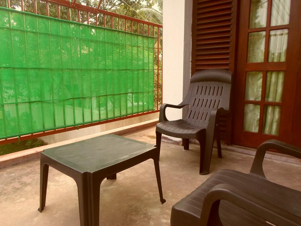 Nilas Guesthouse Hikkaduwa Zimmer foto