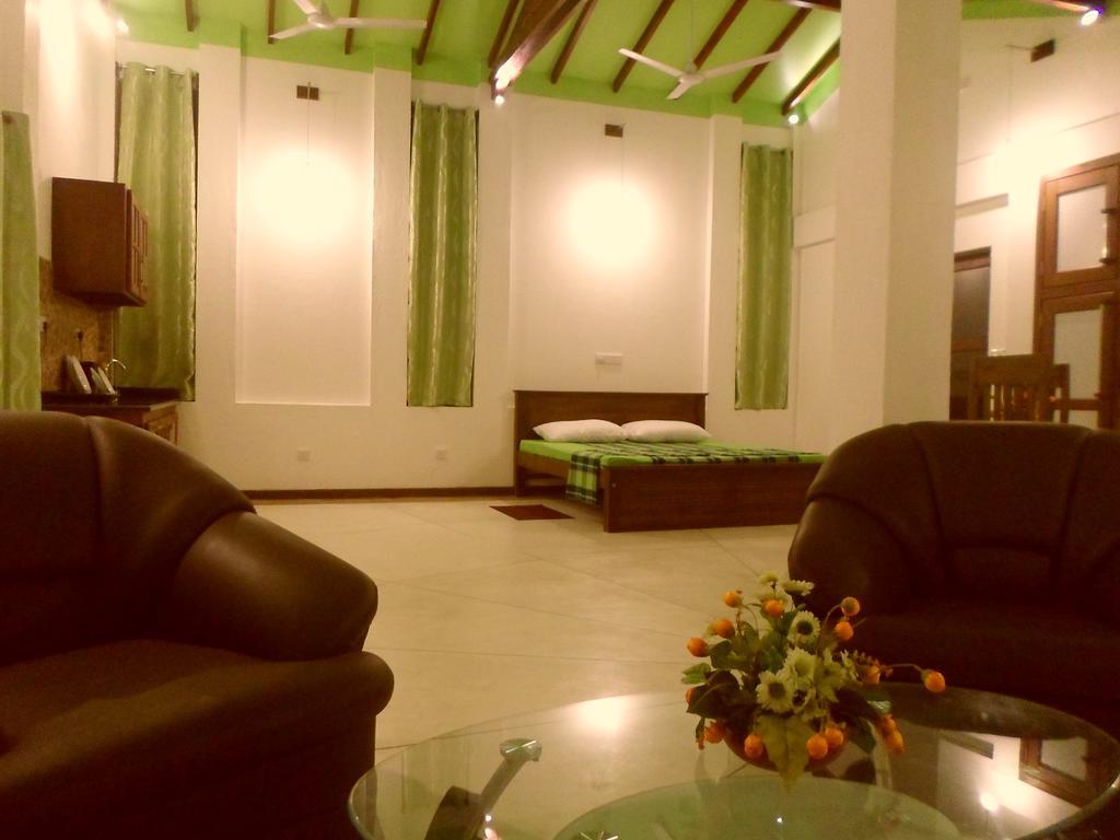 Nilas Guesthouse Hikkaduwa Exterior foto