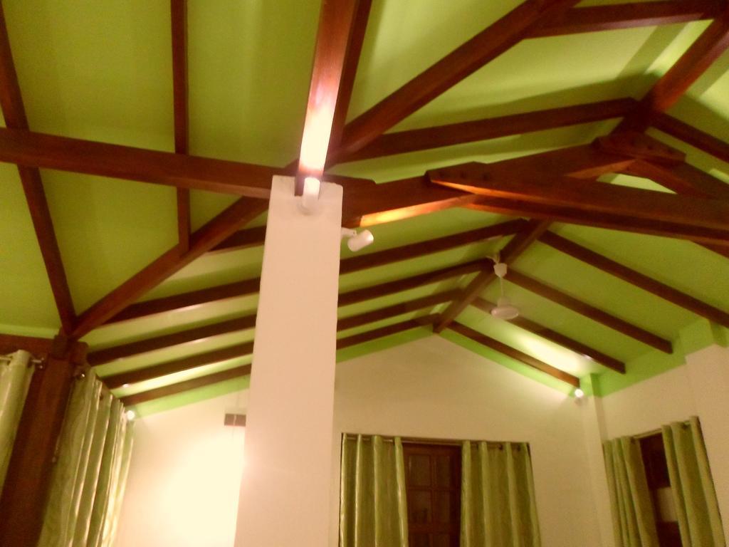 Nilas Guesthouse Hikkaduwa Zimmer foto