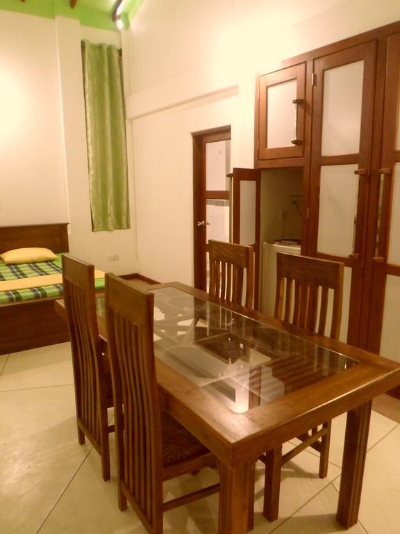 Nilas Guesthouse Hikkaduwa Zimmer foto