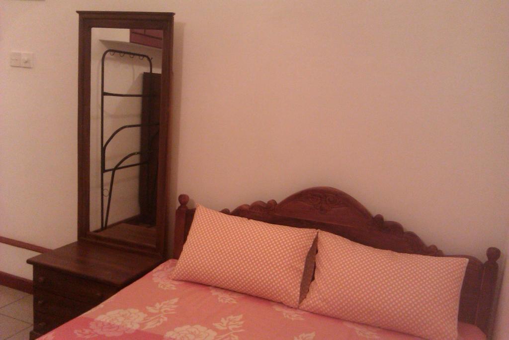 Nilas Guesthouse Hikkaduwa Zimmer foto